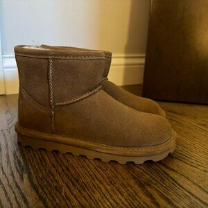 BRAND NEW BearPaw Girls Boots - Size 2